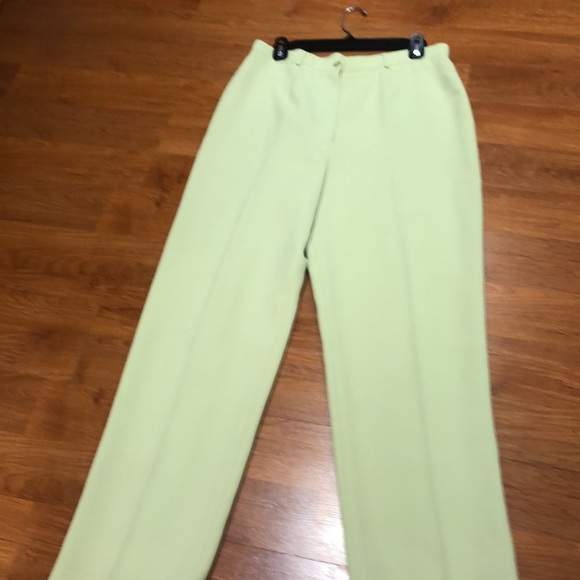 Women’s  classy and stunning wide legged pants suit - Picture 5 of 16